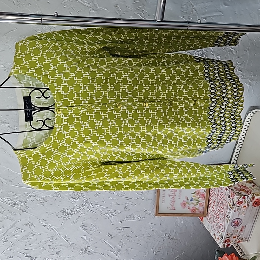 Jones New York Signature cardigan. Size L.